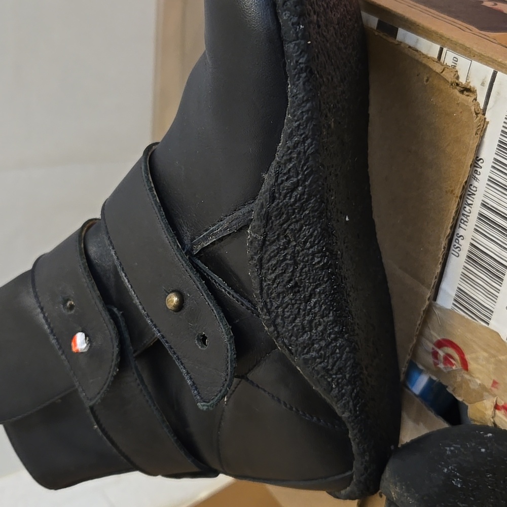 Women's Giraudon Sleek Black Leather Strap Boots - Picture 7 of 9